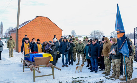 Спочив у рідній землі на Стрітення - у Шубівці провели в останню путь воїна Віталія Юхименка