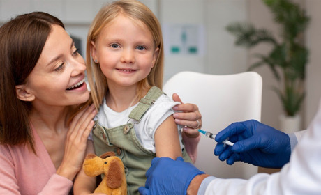 Готуємось до дитсадка та школи: обов'язкові щеплення до початку навчального року