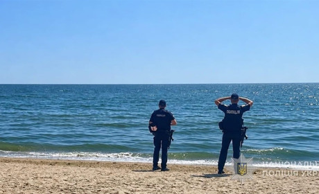 У Кароліно-Бугазі 9-річну дитину віднесло в море на матраці