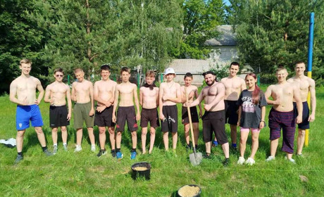 На базі ДЮКФП облаштували вуличний спортивний майданчик для гри у волейбол
