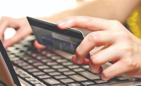 Перерахував 3 тисячі доларів шахраю