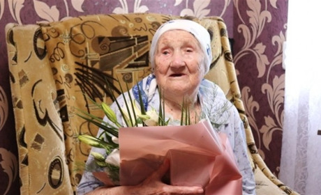 100 - це не вік, це багатство! Ніжинську довгожительку привітали з ювілеєм
