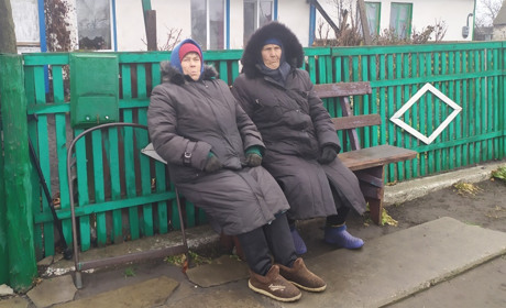 «Питну воду купую в магазині, а щоб помитись – очікую на дощ»: як живуть у Максимівці