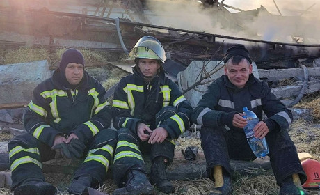 Завжди думаєш, чи не прилетить слідом ще ракета: біляївські рятувальники про роботу в часи війни