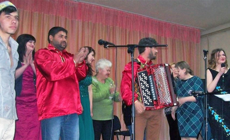 Як в Олефірівці концерт до Дня ромів улаштували