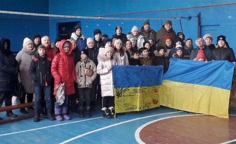 Із Чернівців із колядою завітали волонтери на Великобурлуччину