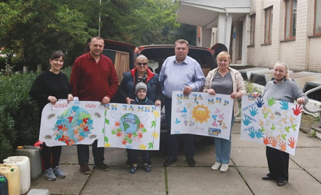 І знову на Схід. Волонтери доставили гостинці для військових до Дня захисника України