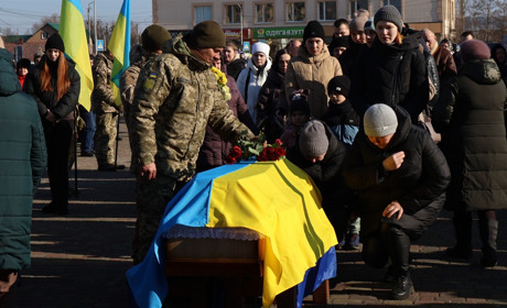 У Сарнах попрощалися з 28-річним старшим солдатом Олегом Прозапасом