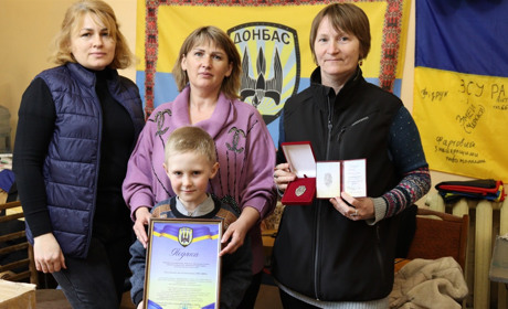 Ірина Коляса отримала відзнаку «Бойовий волонтер» від батальйону «Донбас»