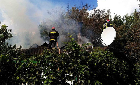 Пожежа в Землянці: посеред дня горів будинок