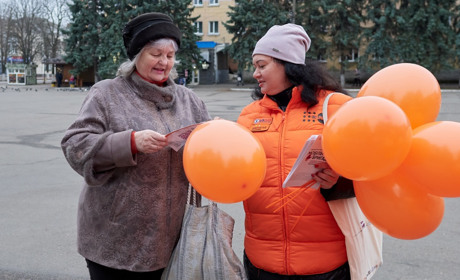 У Первомайську пройшла акція «Стоп насильству»: зверніться до мобільних бригад, якщо ви в біді