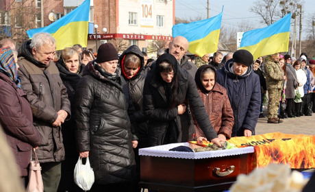 «Він був безстрашним»: у Сарнах попрощалися з 24-річним бійцем 3-ї ОШБр Романом Остаповцем