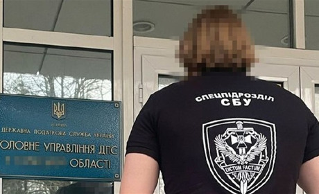 СБУ і ДБР затримали на хабарі одного з керівників податкової служби Сумської області