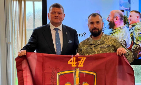 Військовий капелан із Переяслава Дмитро Волошин зустрівся із послом Валерієм Залужним у Британії