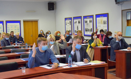 У Жмеринці виділяють кошти на придбання ноутбуків для педагогічних працівників: засідання виконкому