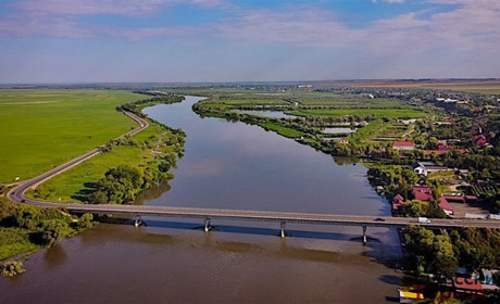 Міст у Маяках після ударів «шахедів» перевіряють на міцність