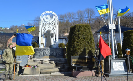 У Чорткові біля пам’ятного знака «Героям Небесної сотні» відбувся мітинг-реквієм