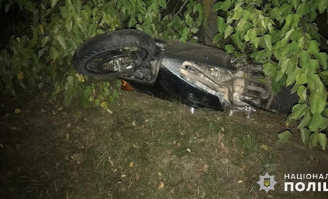 На Славутчині поліцейські встановлюють обставини ДТП, внаслідок якої загинув 30-річний мотоцикліст