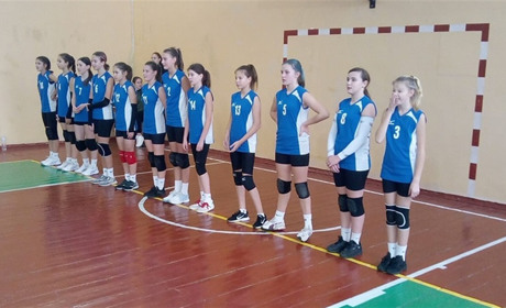 Перший ігровий досвід: молодші групи відділення волейболу Первомайської ДЮСШ зіграли дружні матчі