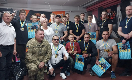 Кубок Гетьманської столиці. Як у Глухові пройшов чемпіонат із жиму лежачи, де збирали гроші для ЗСУ