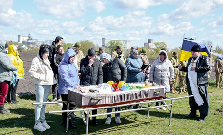 Навіки в літописі нашої Незалежності - на Кагарличчині попрощалися із воїном Олександром Сізовим