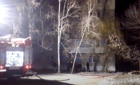 Рятувальники ліквідували пожежу на вул. Горького у Шостці (відео)