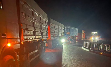 Біляївська самооборона вночі затримала у місті три вантажівки. Вага була вище норми у 7,5 раз. Відео