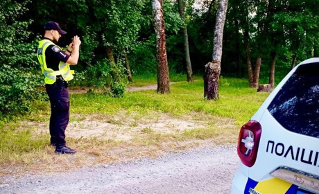 У Звягелі чоловік напав з ножем на перехожу, поранив та відібрав рюкзак – його затримали в столиці