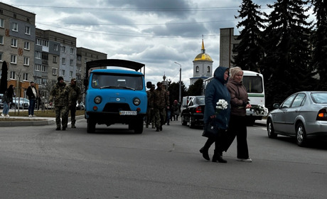 Барська громада провела в останню путь воїна та Героя Леоніда Бевзюка