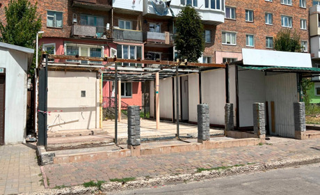 Самовільно збудоване торгове приміщення на вулиці Шухевича демонтували