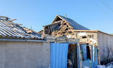 На Херсонщині окупанти завдали ударів по критичній та соціальній інфраструктурі, житлових кварталах