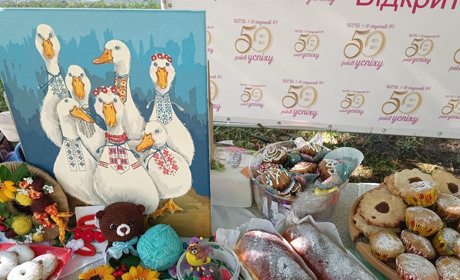 Скільки коштів зібрав колектив школи №1 з благодійного ярмарку на підтримку ЗСУ