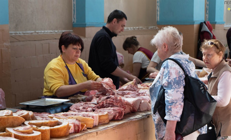 На базарі у Переяславі домашні яйця далі дешевшають, а кров’янка подорожчала майже вдвічі
