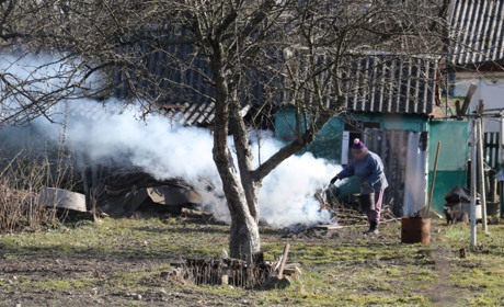 Загинув чоловік, який гасив палаючу суху траву навколо свого обійстя: пожежі на Житомирщині