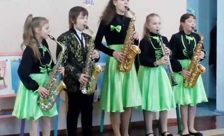 Жива музика лунала у дитсадку "Берізка"