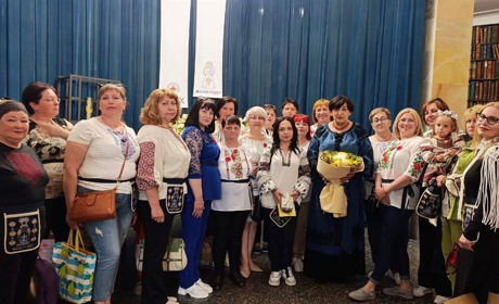 Фотоісторія про жінок із гідністю: на столичному заході до Дня матері побувала делегація переяславок