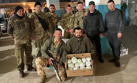 Військові отримали великодні кошики, які для них збирали у Свято-Єфремівській церкві