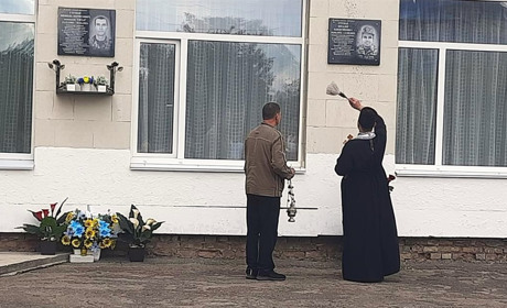 Перші роковини: Герою Віталію Ступаку відкрили меморіальну дошку в Малій Каратулі на Переяславщині