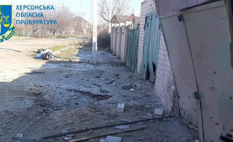 Ворог обстріляв Херсон, є поранені та загиблі, — прокуратура