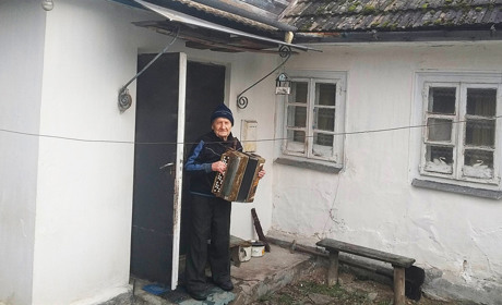 Відео: Як дожити до поважного віку і залишитися романтиком: кременчанин і його "Гуцулка Ксеня"