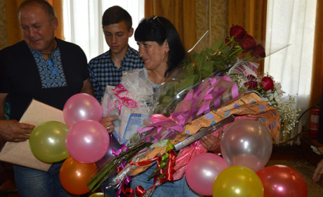 Привітали матерів-героїнь та маму Євгена Семидоцького: У Сватовому відсвяткували День матері