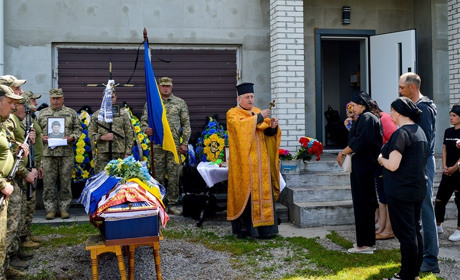 Був першим там, де було найважче - в Кагарлику провели в останню дорогу воїна Ігоря Слизченка