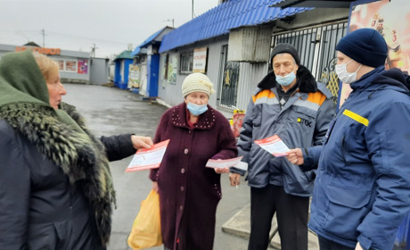 Рятувальники розповіли жителям селища, як уберегтися від пожеж