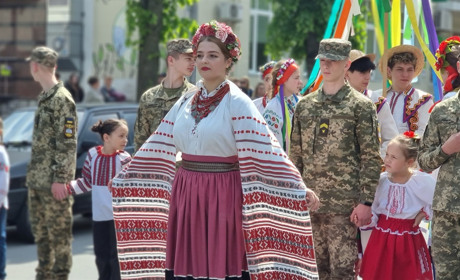 У Звягелі відзначили День вишиванки: фото