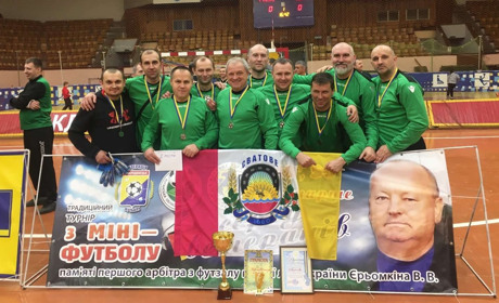 Команда ветеранів-футболістів зі Сватівщини привезла «срібло» з обласного турніру
