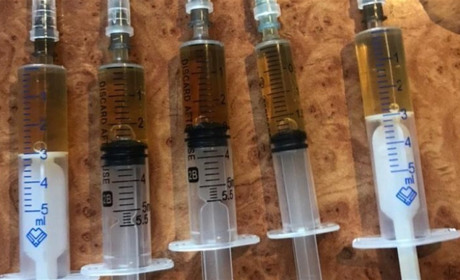 Шприци, канабіс, граната: затримана група наркоділків