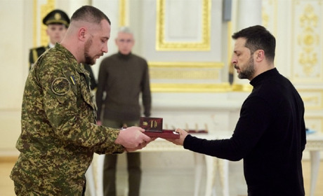 Президент України вручив нагороду командирові бригади "Червона Калина"