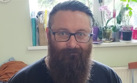 Режисер-волонтер: розповідаємо про Сергія Павлюка, який у Херсоні допомагає тим, хто постраждав