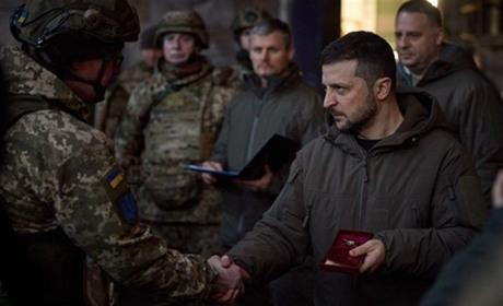 Зеленський відвідав Бахмут, Україна – краща країна року та 10 тисяч "старлінків": хроніка 20 грудня