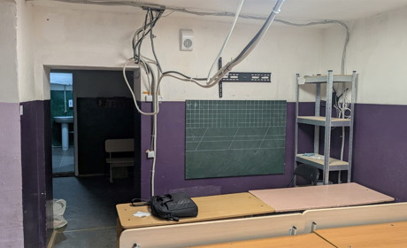 У Мені невідомі розгромили укриття школи імені Шевченка